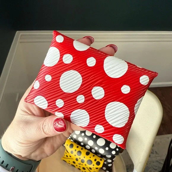 Louis Vuitton x Yayoi Kusama kirigami set - Picture 3 of 12